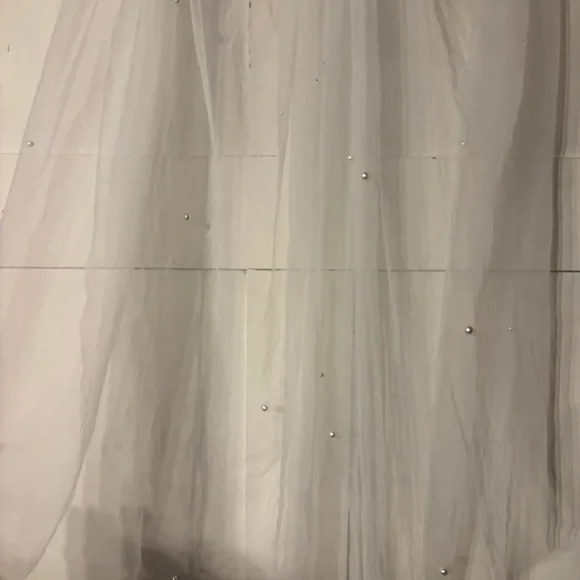 Wedding Veil with Pearl Bow - Picture 6 of 7
